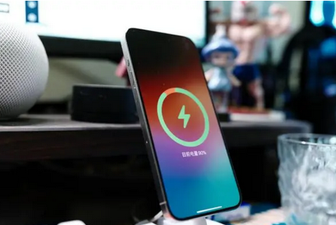 惠济苹果15换屏服务分享用什么充电器给iPhone15充电更好 